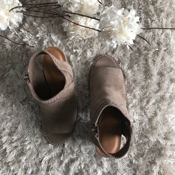 Universal Thread Open Toe Booties - Picture 5 of 5